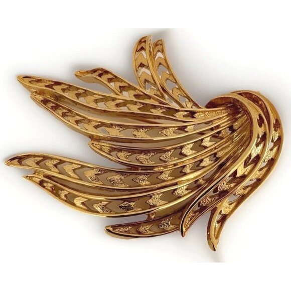 Vintage Monet Gold Tone Brooch 3 Inch Signed Openwork Leaf Spray Pin Jewelry - Picture 4 of 6